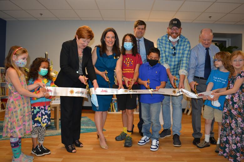 Photo of official ribbon cutting